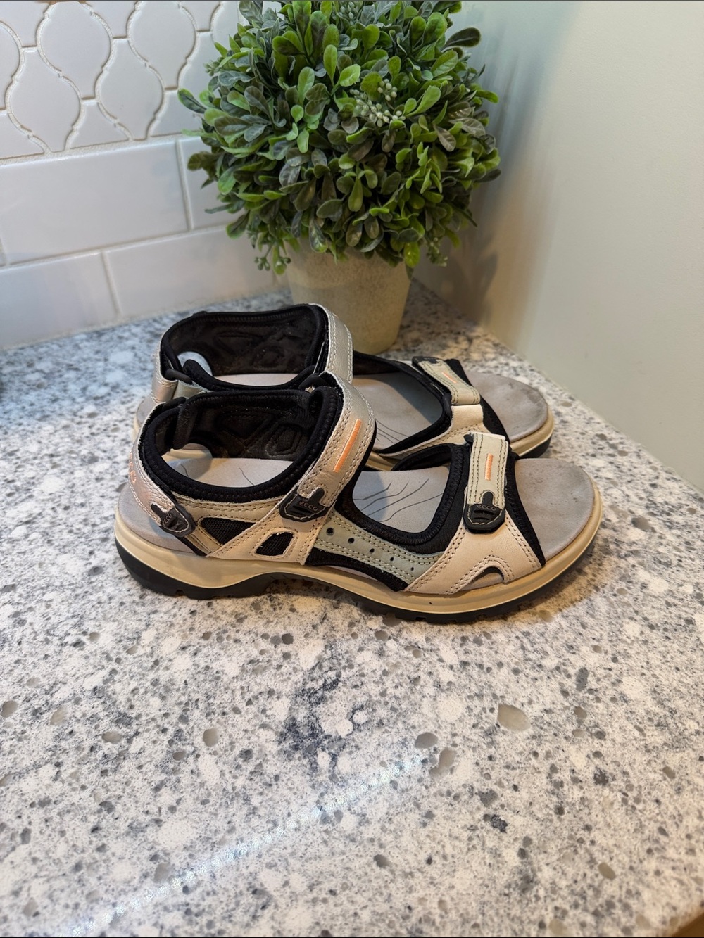 ECCO Yucatan sandals unisex size 41 Womens size 10 or mens size 7/7.5